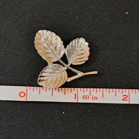 Vintage Sarah Coventry Silver-Tone Leaf Brooch Pin 2.25" - Picture 4 of 5